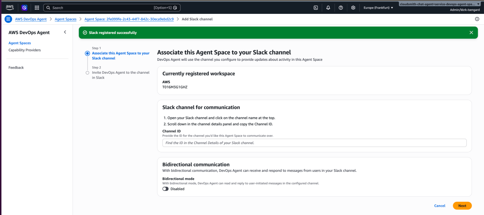 Verbinde diesen Agentenbereich mit deiner Slack-Kanalseite, auf der das Kanal-ID-Feld und der Abschnitt Bidirektionale Kommunikation zu sehen sind.