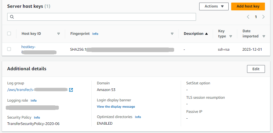 Die Konsolenseite mit Serverdetails für einen AS2 Server, auf der die Server-Host-Schlüssel und zusätzliche Detailbereiche angezeigt werden.