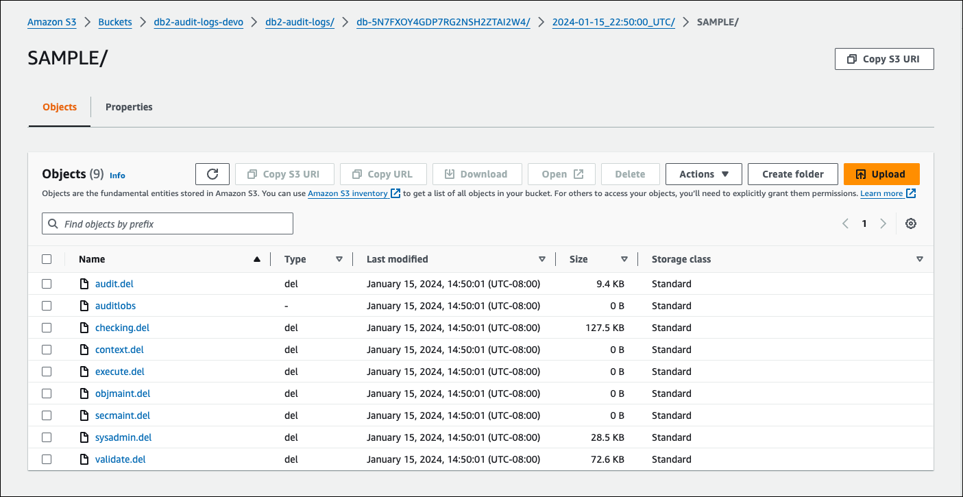 Consola de Amazon S3 con la pestaña de Objetos seleccionada, que muestra los archivos de registro en la base de datos para la instancia de base de datos de RDS para Db2.