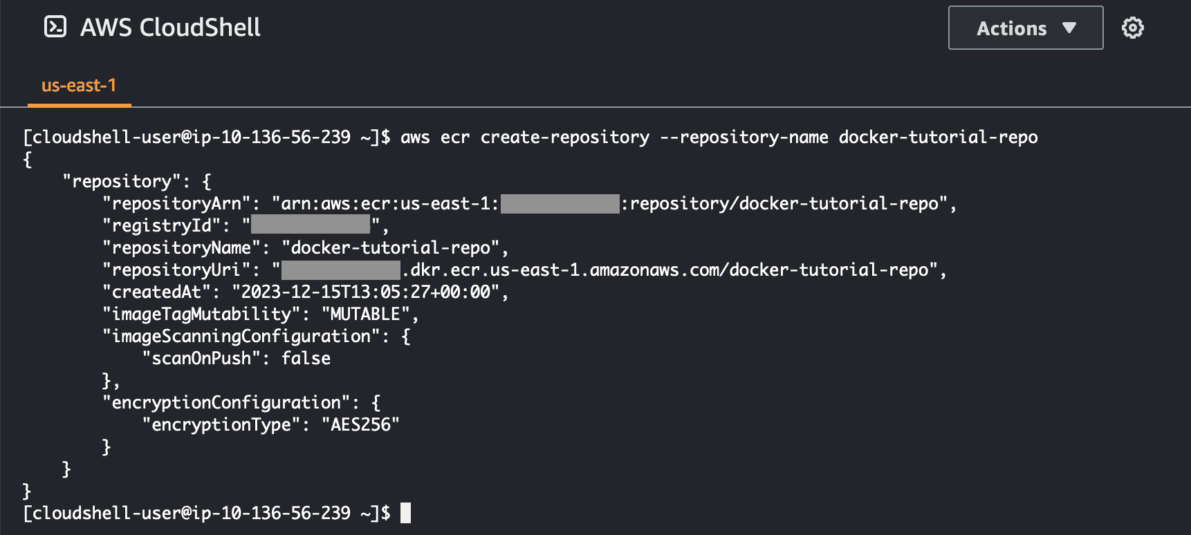 Imagen del comando utilizado para crear un ECR repositorio de Amazon en su interior AWS CloudShell