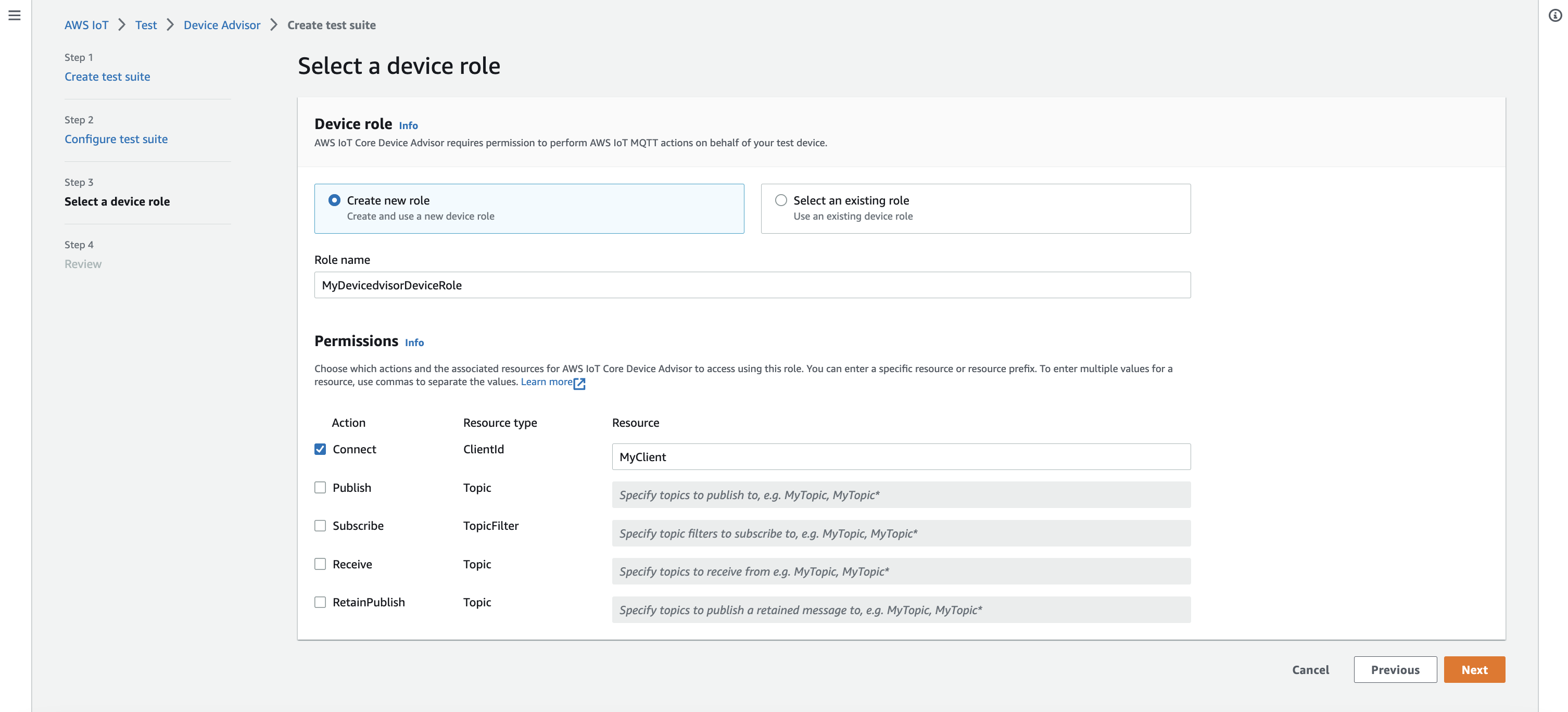 El paso «Seleccione un rol de dispositivo» en Device Advisor para crear un conjunto de pruebas, con opciones para crear un rol nuevo o seleccionar un rol existente, y campos para especificar el nombre del rol, los permisos y los detalles de los recursos.