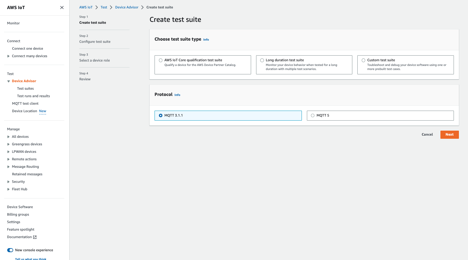 «Crear conjunto de pruebas» con opciones para elegir el tipo de conjunto de pruebas (AWS IoT Core cualificado, de larga duración o personalizado) y el protocolo (MQTT 3.1.1 o MQTT 5).