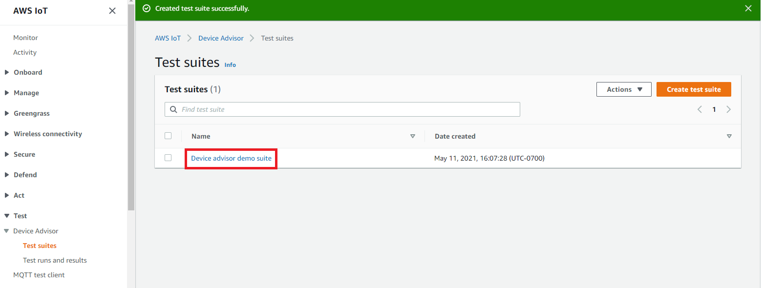 La consola que muestra un único conjunto de pruebas denominado «paquete de demostración de Device Advisor» se creó el 11 de mayo de 2021.