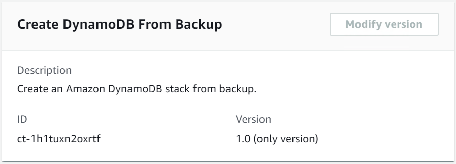 DynamoDB Interfaz de creación de pilas que muestra la descripción, el ID y los detalles de la versión.