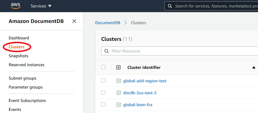 Image : la boîte de navigation Clusters affichant une liste des liens de clusters existants et leurs liens d'instance correspondants.