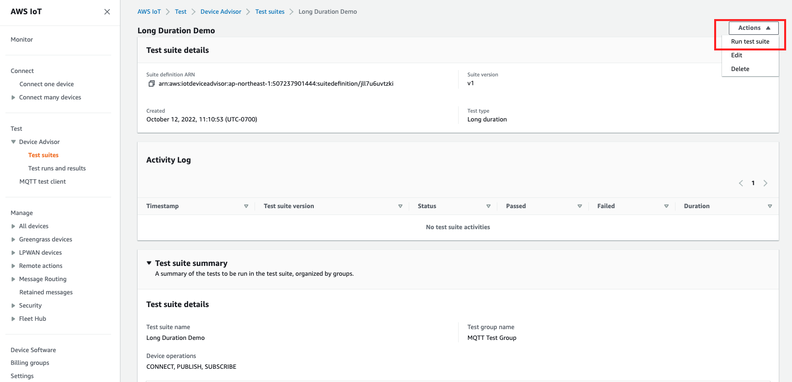 Le menu déroulant Actions de la nouvelle suite de tests nommée « Long Duration Demo » dans l'interface Device Advisor.