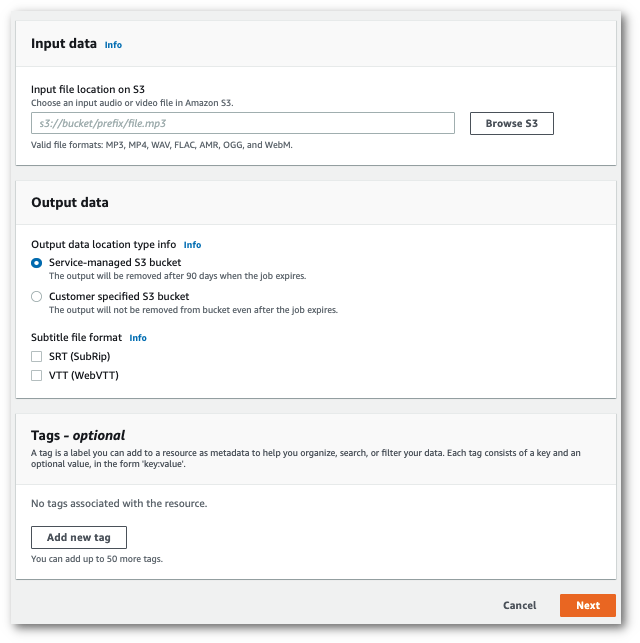 Amazon Transcribecapture d'écran de la console : les panneaux de données d'entrée et de sortie pour une transcription par lots.