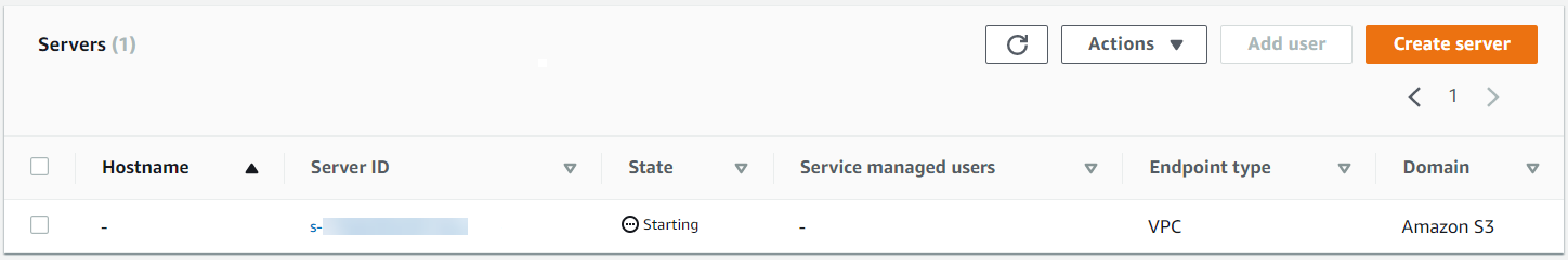 Capture d'écran de la console montrant la page Serveurs avec un nouvel ID de serveur dont le statut est Démarrage.