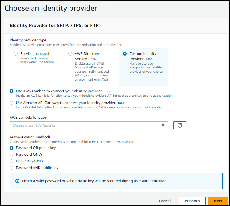 La section de console Choisissez un fournisseur d'identité avec le fournisseur d'identité personnalisé sélectionné. La valeur par défaut est également sélectionnée, à savoir que les utilisateurs peuvent s'authentifier à l'aide de leur mot de passe ou de leur clé.