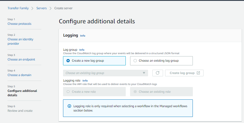 Volet de journalisation pour configurer des détails supplémentaires dans l'assistant de création de serveur. L'option Créer un nouveau groupe de journaux est sélectionnée.