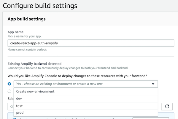 Tangkapan layar halaman pengaturan build Konfigurasi konsol Amplify, yang menunjukkan tempat memilih lingkungan backend yang akan diterapkan dengan lingkungan frontend.