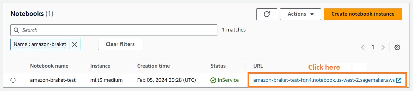 Antarmuka notebook menunjukkan instance notebook yang ada bernama amazon-braket-test dengan status InService dan nyaURL.