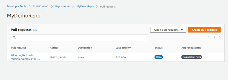 Buka permintaan tarik yang ditampilkan di CodeCommit konsol.