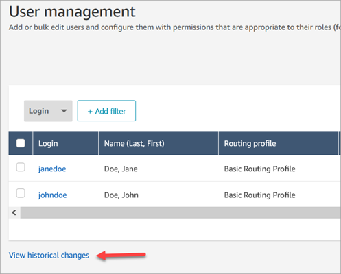 Halaman manajemen pengguna, dengan panah yang mengarah ke tautan Lihat perubahan historis.
