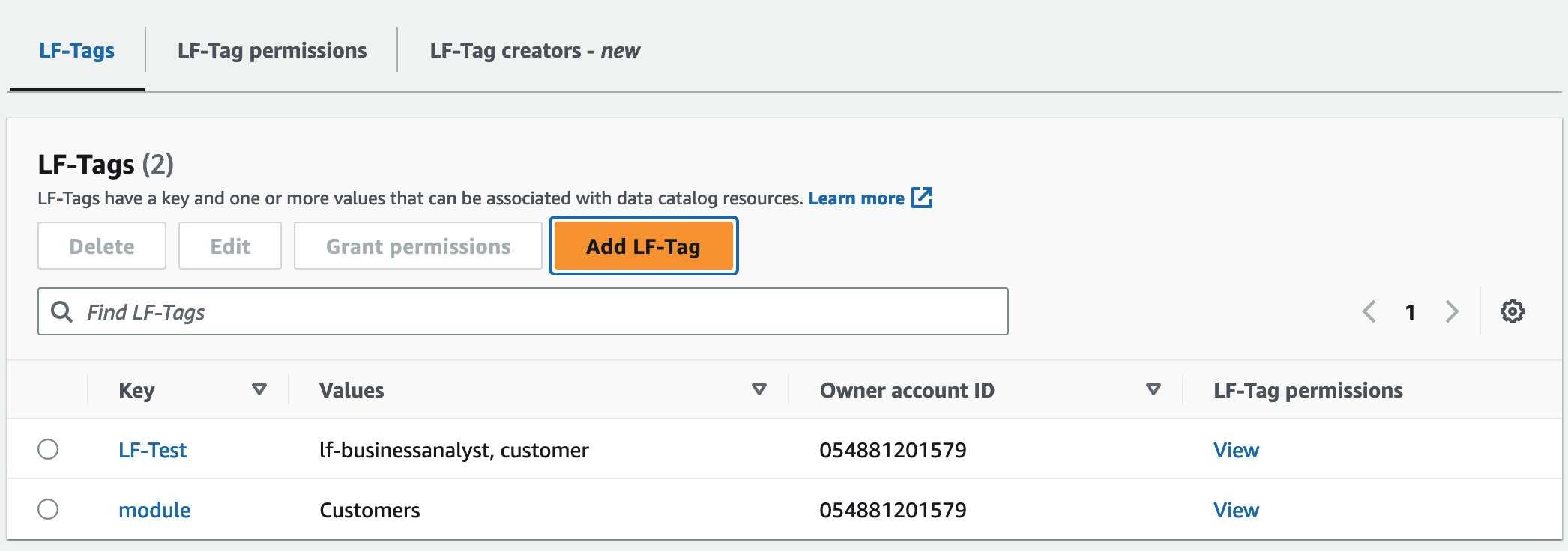 Halaman ini memiliki tabel 3 kolom dengan judul kolom Kunci, Nilai, dan ID akun Pemilik. Tabel memiliki 3 baris. Di atas tabel terdapat 4 tombol yang disusun secara horizontal: Reload page, Delete (dimmed), Edit (dimmed), dan Add tag. Halaman ini juga memiliki bidang pencarian dengan teks placeholder “Temukan tag”. Di sebelah kanan bidang pencarian adalah pemilih halaman, menunjukkan nilai “1" antara tombol kiri dan kanan, dan ikon Pengaturan.