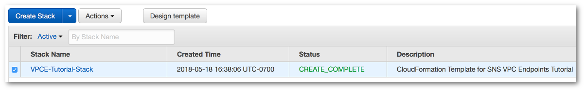 Tumpukan AWS CloudFormation dengan status CREATE_COMPLETE.