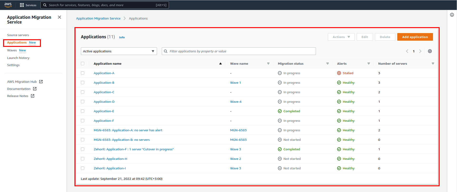 Applications page showing migration status, alerts, and server counts for multiple applications.