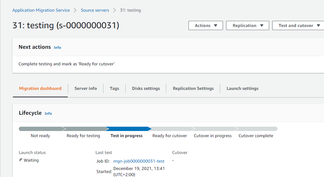 Migration dashboard showing lifecycle stages from 'Not ready' to 'Cutover complete' for server 31.