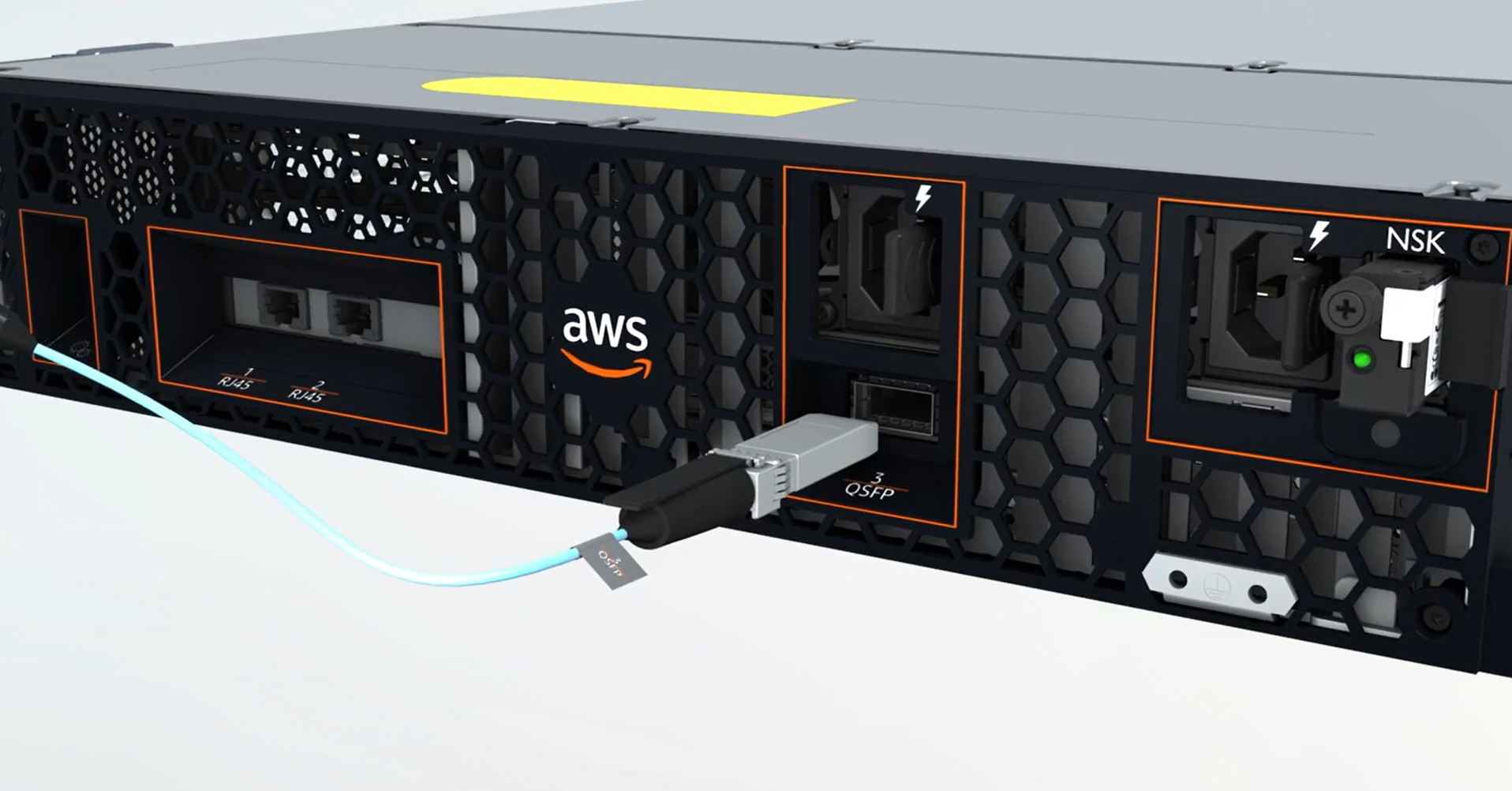 An image of the QSFP port on a 2U server.