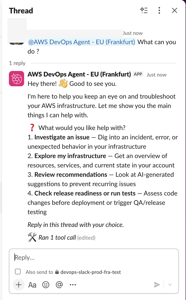 Un thread di conversazione che mostra l'app AWS DevOps Agent che risponde con un elenco di funzionalità.