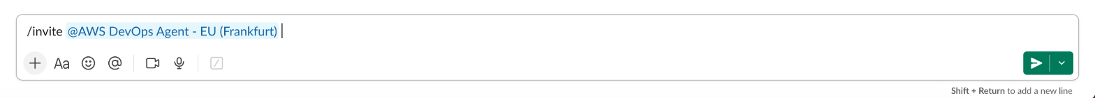 Barra dei messaggi di Slack che mostra il comando /invite con il nome regionale dell'app AWS DevOps Agent.