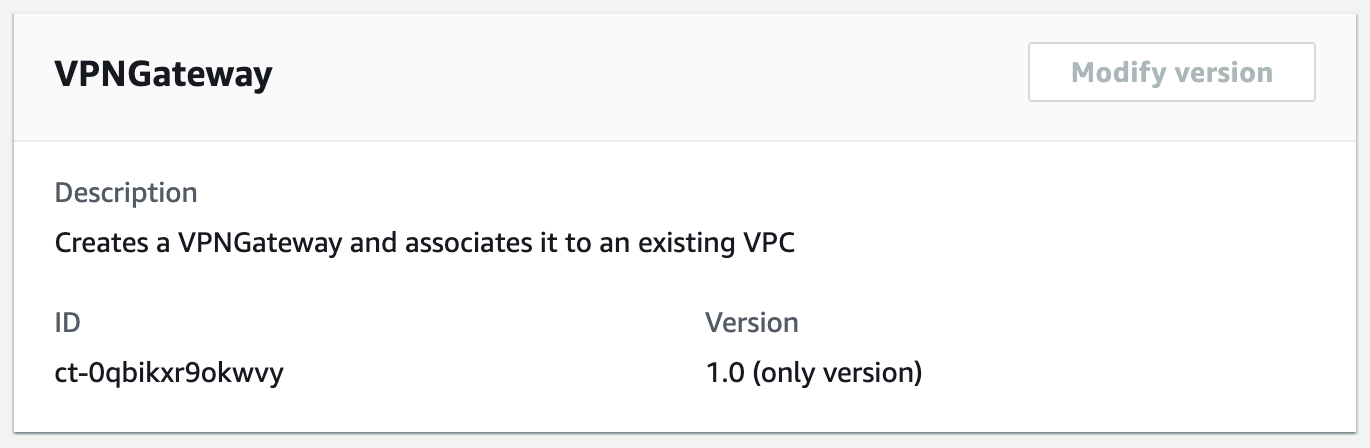 Dettagli di VPNGateway che mostrano descrizione, ID e versione per la creazione e l'associazione a un VPC.