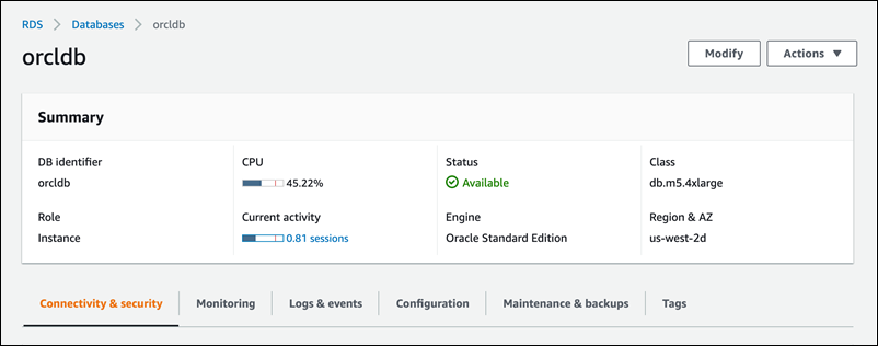 [Monitoring] (モニタリング) タブが表示された [Database] (データベース) ページ