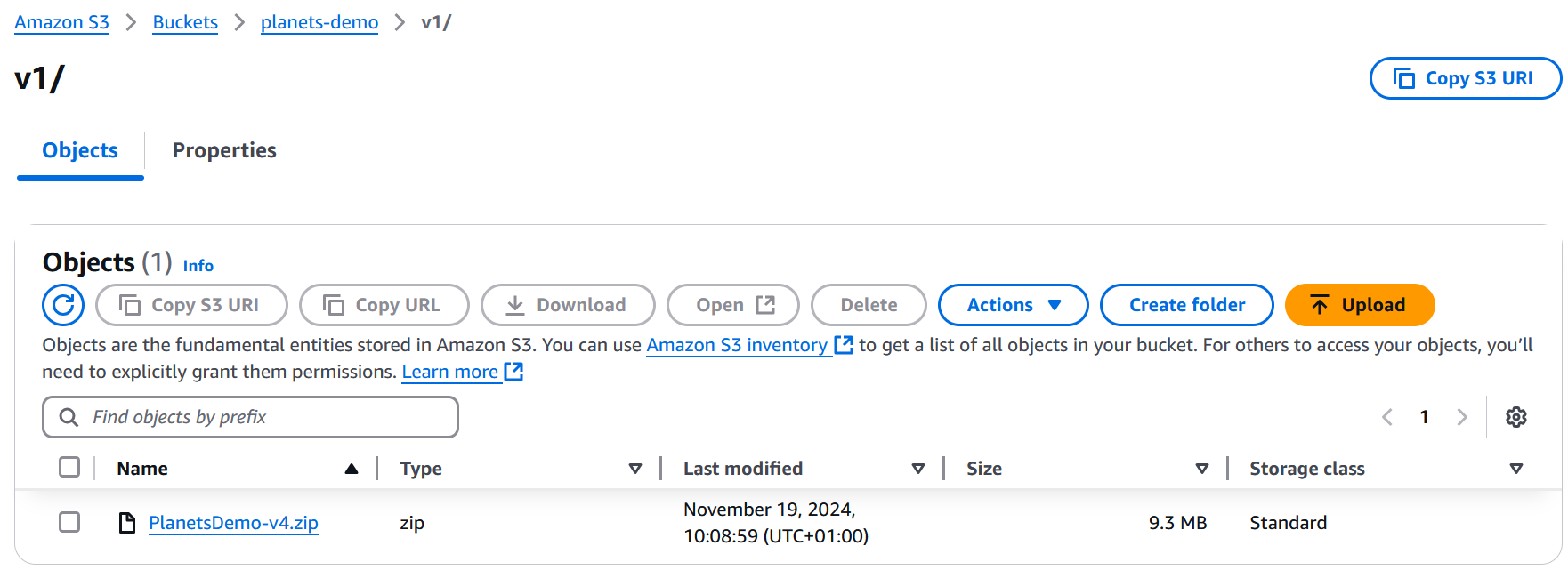 v1 プレフィックスと planetsdemo-v1.zip ファイルを示す Amazon S3 の PlanetsDemo バケット。