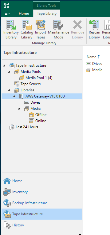 Veeam の [Tape Infrastructure] タブ。Storage Gateway ライブラリが展開表示されています。