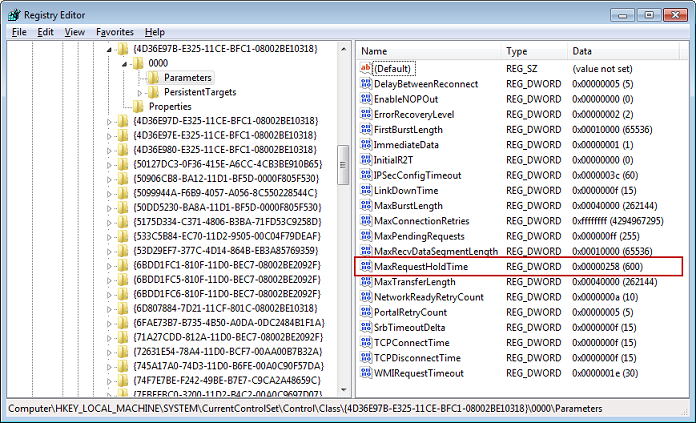 Windows レジストリエディタ。[MaxRequestHoldTime] に 600 の DWORD 値が表示されています。