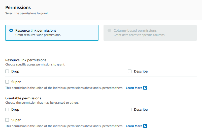 권한 섹션에는 두 개의 타일이 있습니다. 각 타일에는 옵션 버튼과 텍스트가 있습니다. 리소스 링크 권한 타일이 선택되어 있습니다. 다른 타일은 테이블 권한과 관련이 있으므로 비활성화되어 있습니다. 타일 아래에는 부여할 리소스 링크 권한에 대한 확인란 그룹이 있습니다. 확인란에는 삭제, 설명, 슈퍼 등이 있습니다. 해당 그룹 아래에는 부여 가능한 권한을 위한 동일한 확인란으로 구성된 또 다른 그룹이 있습니다.