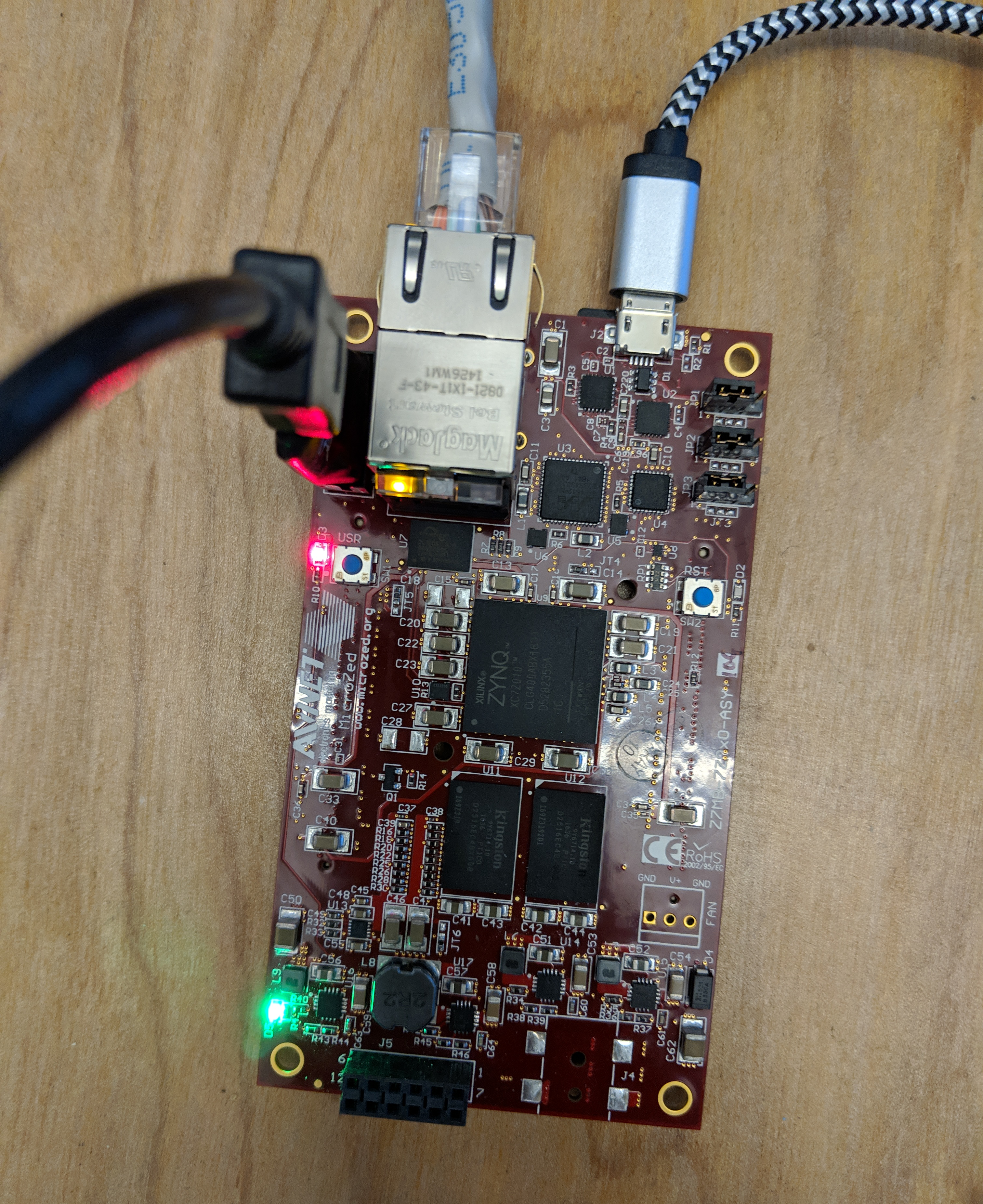 Placa de avaliação FreeRTOS com opções de conectividade.