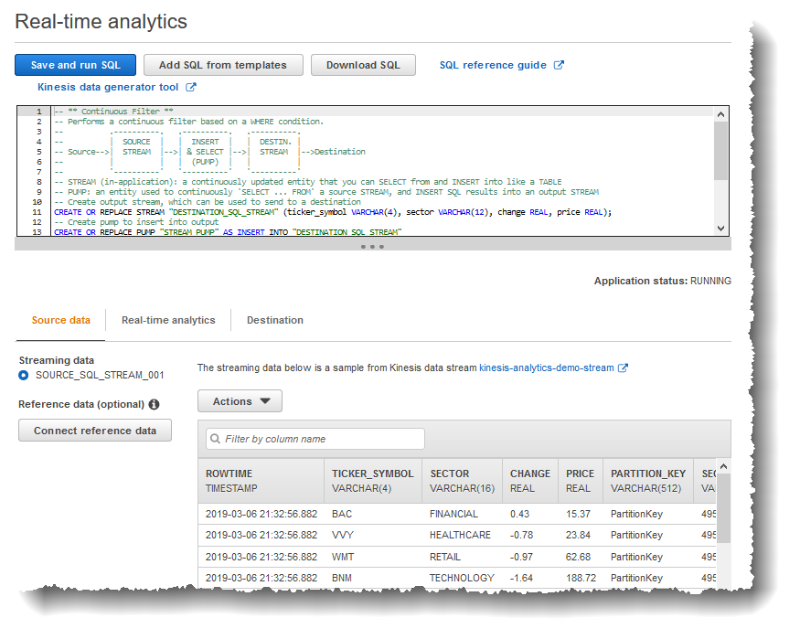 Captura de tela do editor SQL mostrando a guia de dados de origem com a origem de streaming destacada.